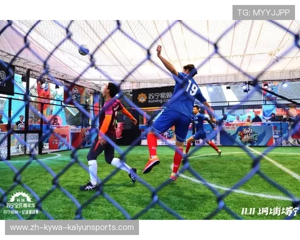 铁笼足球争霸赛：力量与灵巧的双重奏